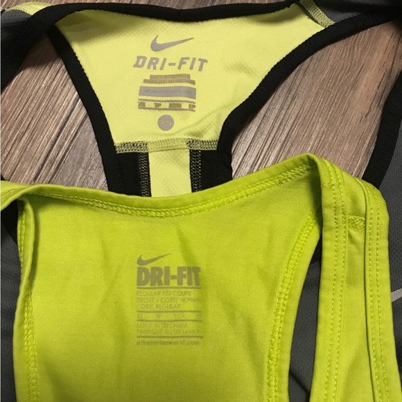 Nike tanks xs - Picture 3 of 6